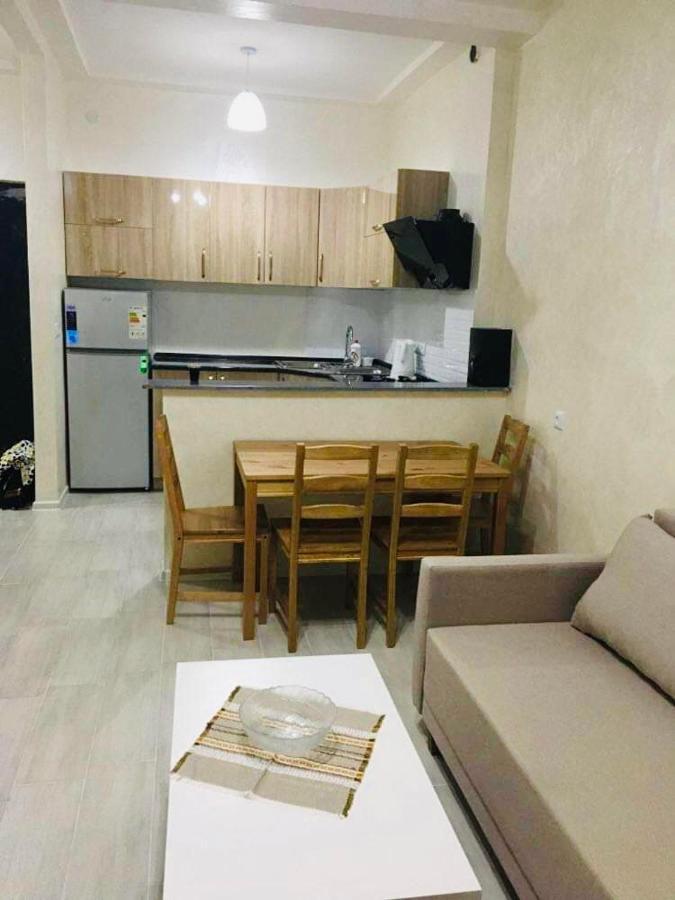 Tameo Apartment Batoemi Buitenkant foto