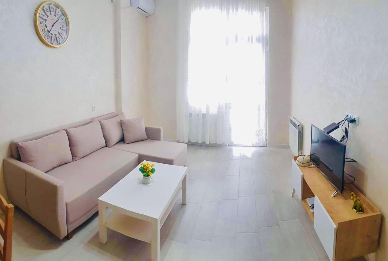 Tameo Apartment Batoemi Buitenkant foto