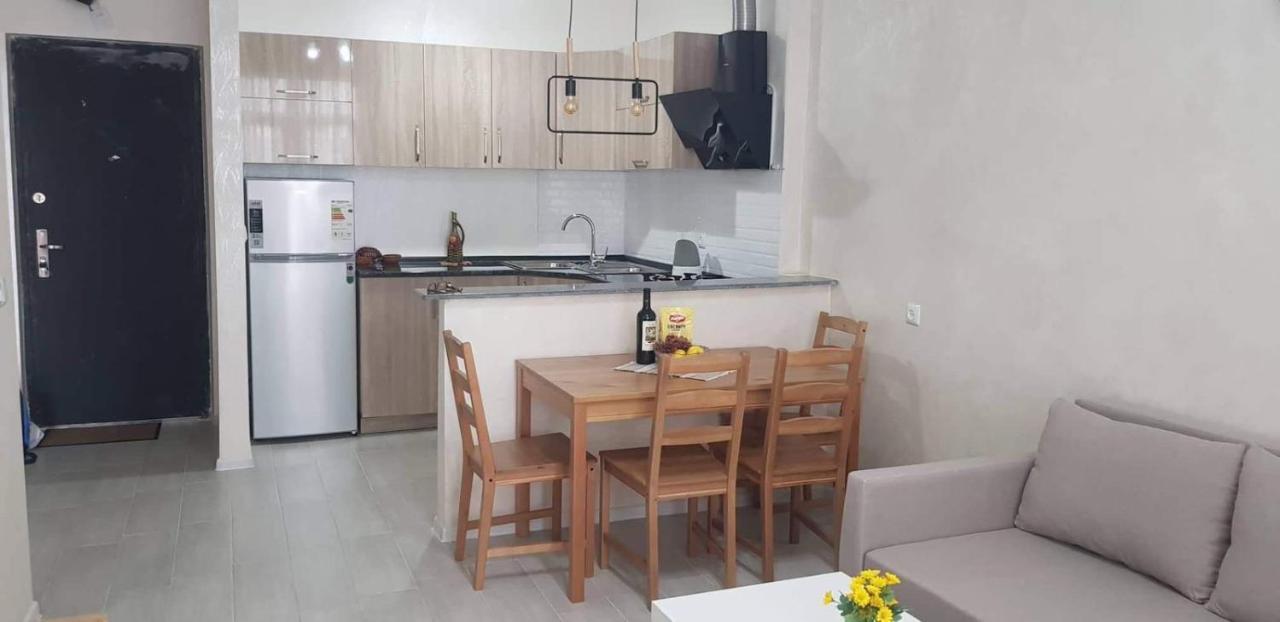 Tameo Apartment Batoemi Buitenkant foto