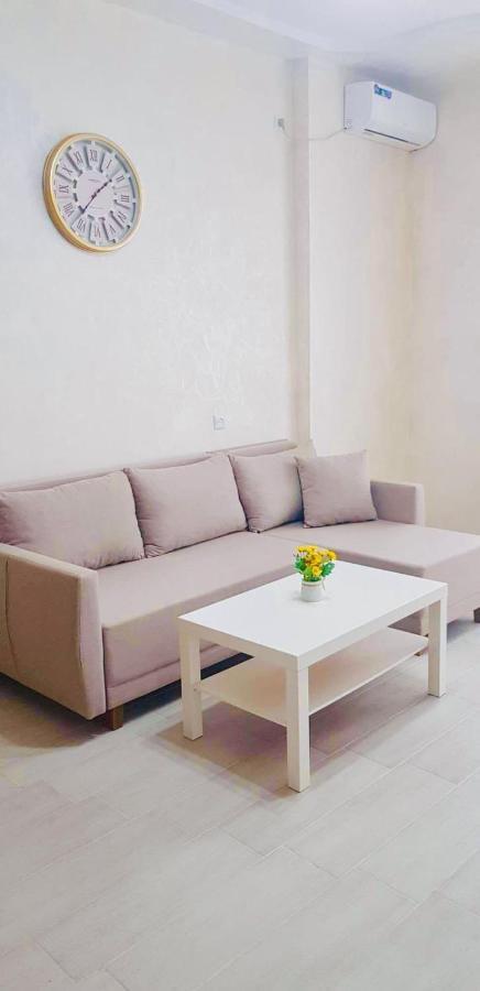 Tameo Apartment Batoemi Buitenkant foto
